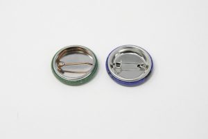 ダブルフックピン缶バッジ